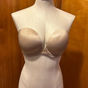 Victoria’s Secret very sexy strapless nude bra